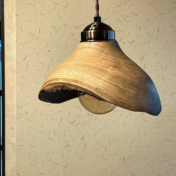 生木の栗のペンダントライト 生木の栗のペンダントライト皮付き シーリングライト・ペンダント