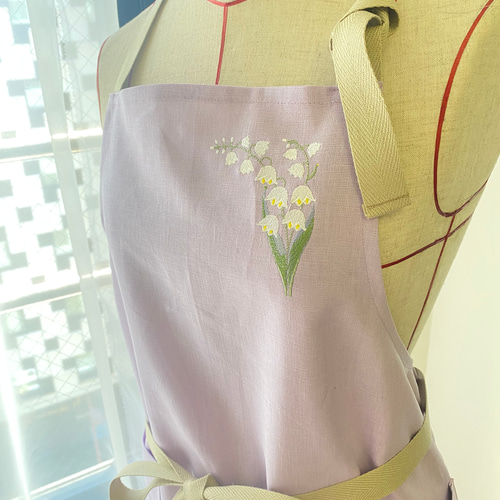 人気が高い すずらん刺繍エプロン イエローグリーンとラベンダー色 エプロン・三角巾