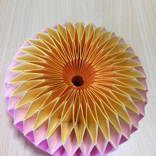 くるくる模様が変わる 万華鏡折り紙 【暖色】 立体・オブジェ mame