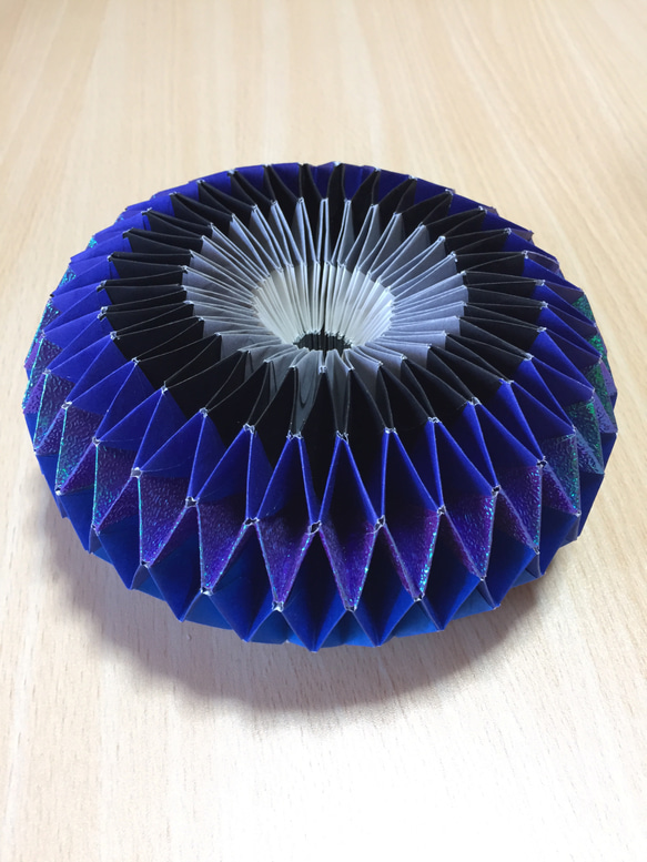 くるくる模様が変わる 万華鏡折り紙 【宇宙】 立体・オブジェ mame