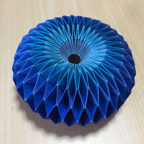 くるくる模様が変わる 万華鏡折り紙 【宇宙】 立体・オブジェ mame