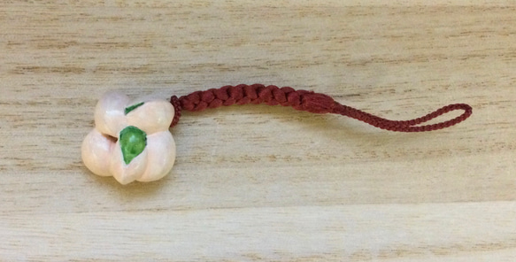 ★象牙小根付　正絹紐　桃（作家物）Y-16※※ 