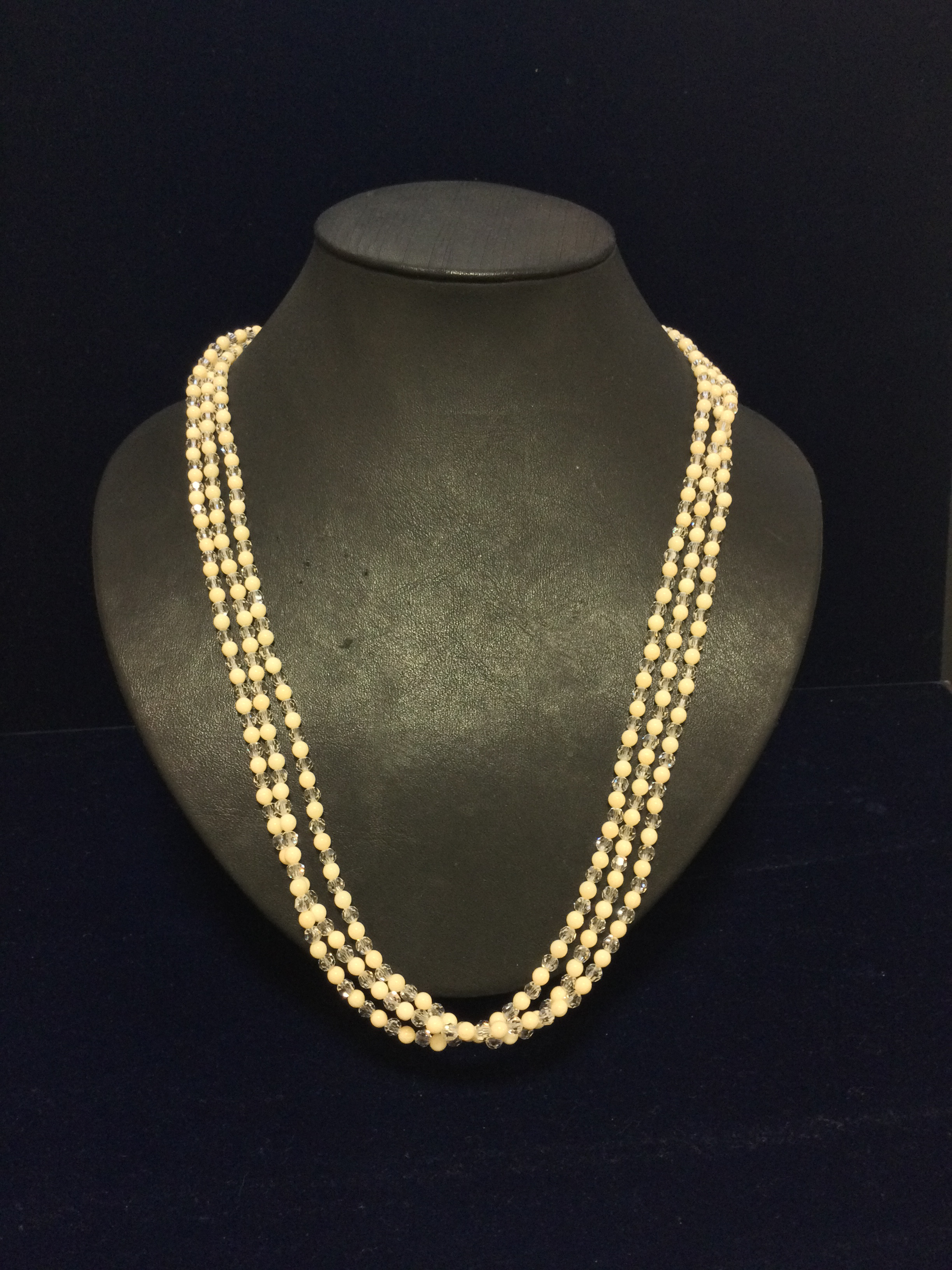 ☆本象牙＆クリスタル3連ネックレス　※A-86☆