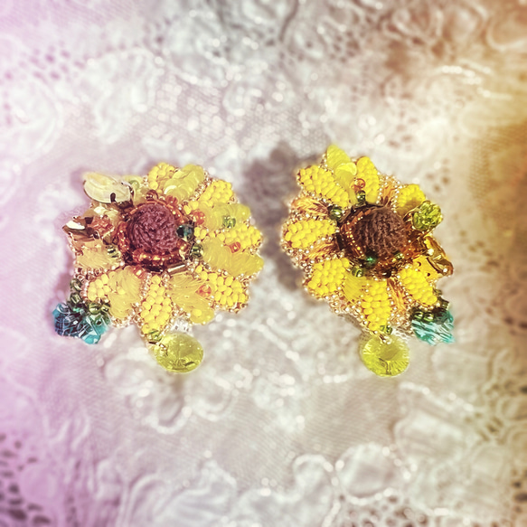 【両耳ピアス】soleil（ソレイユ）ビーズ刺繍ピアスhappy yellow flower サージカルステンレス金具 5枚目の画像