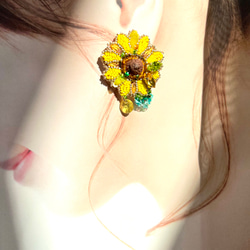 【両耳ピアス】soleil（ソレイユ）ビーズ刺繍ピアスhappy yellow flower サージカルステンレス金具 3枚目の画像