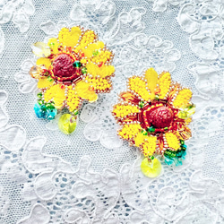 【両耳ピアス】soleil（ソレイユ）ビーズ刺繍ピアスhappy yellow flower サージカルステンレス金具 6枚目の画像