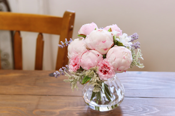 「芍薬とグリーンの花束」　ガラス器アレンジ　水替え不要!!　Creema限定 1枚目の画像