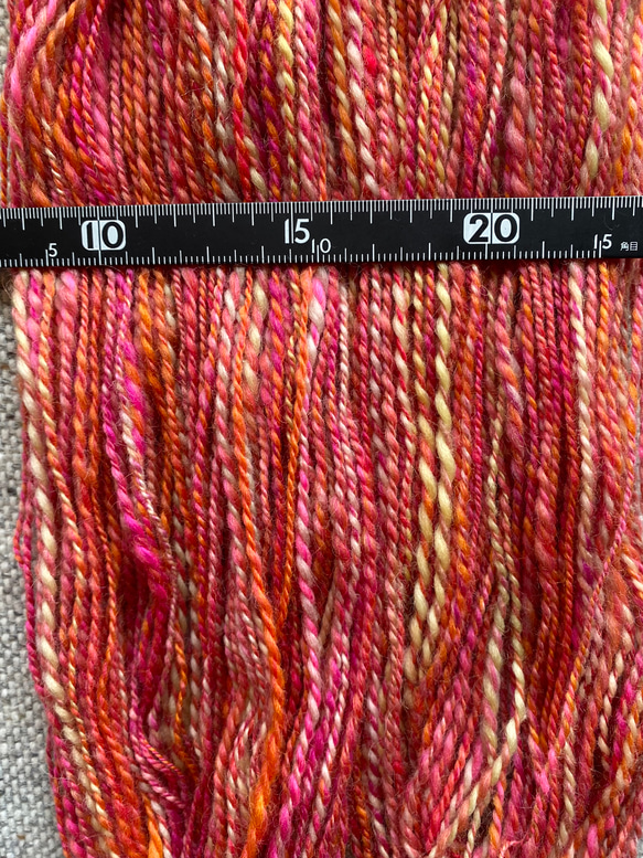 ピンクカラー手紡ぎ糸　約25g 6枚目の画像