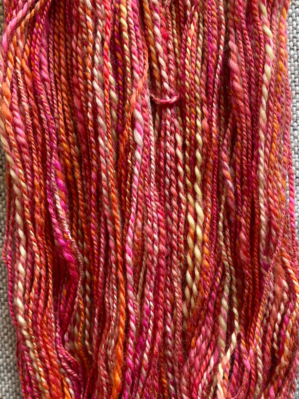 ピンクカラー手紡ぎ糸　約25g 5枚目の画像