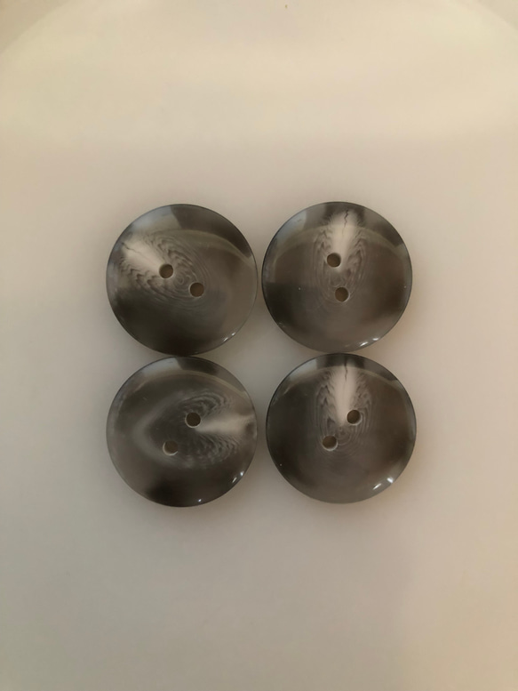 アンティーク ボタン 4個　ビンテージ 昭和 レトロ 個性的 ハンドメイド素材 日本製 ポップ アクセ 1枚目の画像