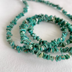 長項鍊，飾有微小的天然綠松石罌粟珍珠，也可用作手鍊。 第3張的照片