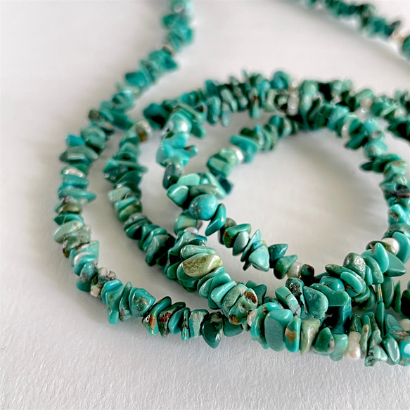 長項鍊，飾有微小的天然綠松石罌粟珍珠，也可用作手鍊。 第10張的照片