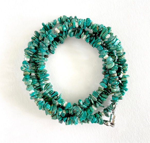 長項鍊，飾有微小的天然綠松石罌粟珍珠，也可用作手鍊。 第14張的照片