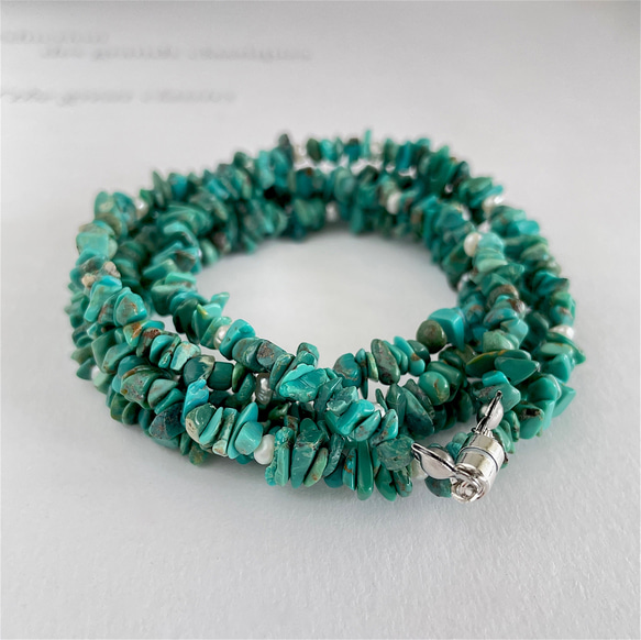 長項鍊，飾有微小的天然綠松石罌粟珍珠，也可用作手鍊。 第5張的照片