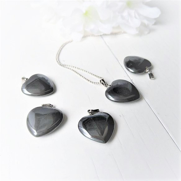 【№4】天然石　ヘマタイト　ハート型♡大小ペア2点セット　原石　握り石　置物 №4】天然石ヘマタイトハート型♡大小ペア2点セット原石握り石置物