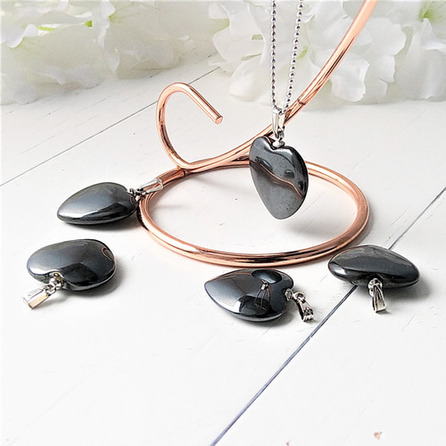 121001  ハート型天然石ペンダントトップ12個入りセット　約20ミリ 121001 ハート型天然石ペンダントトップ12個入りセット約20ミリ