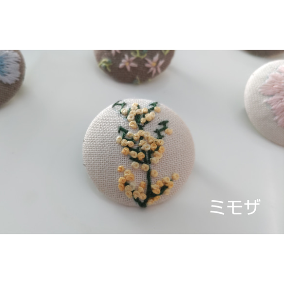 【一点物】手刺繍のブローチ 2枚目の画像