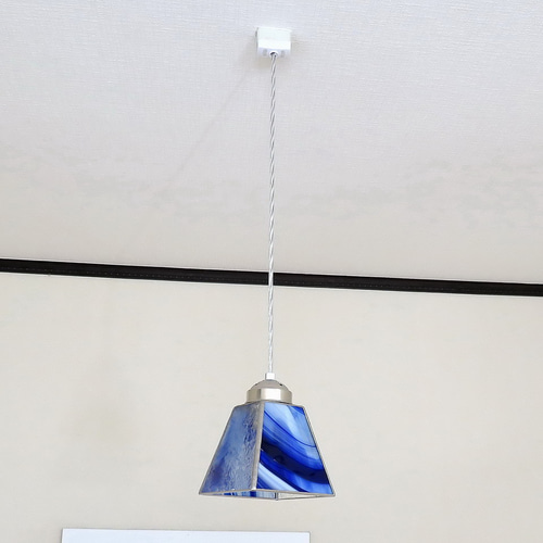 ブルー×クリア・水の流れ（ステンドグラスペンダントライト照明）M