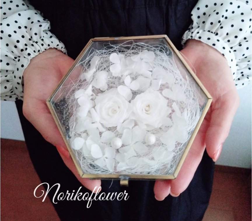 ホワイトローズとアジサイのリングピロー　結婚式 プリザーブドフラワー  14.5cm