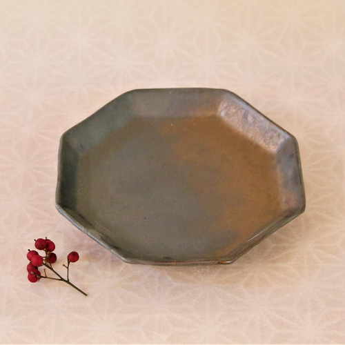 八角形 ブロンズ黒 平皿】 陶器 黒 金彩 金 ゴールド 直径18㎝ 贈り物