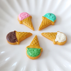 【ピンバッジ・ブローチ】アイスクリームのアイシングクッキー【マグネット】 2枚目の画像