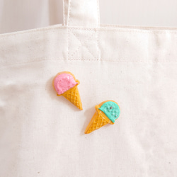 【ピンバッジ・ブローチ】アイスクリームのアイシングクッキー【マグネット】 1枚目の画像