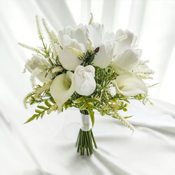 【生花に見える】 チューリップ カラー  高級 造花　ウェディングブーケ 白 クラッチブーケ 海外挙式 前撮り 結婚式 1枚目の画像