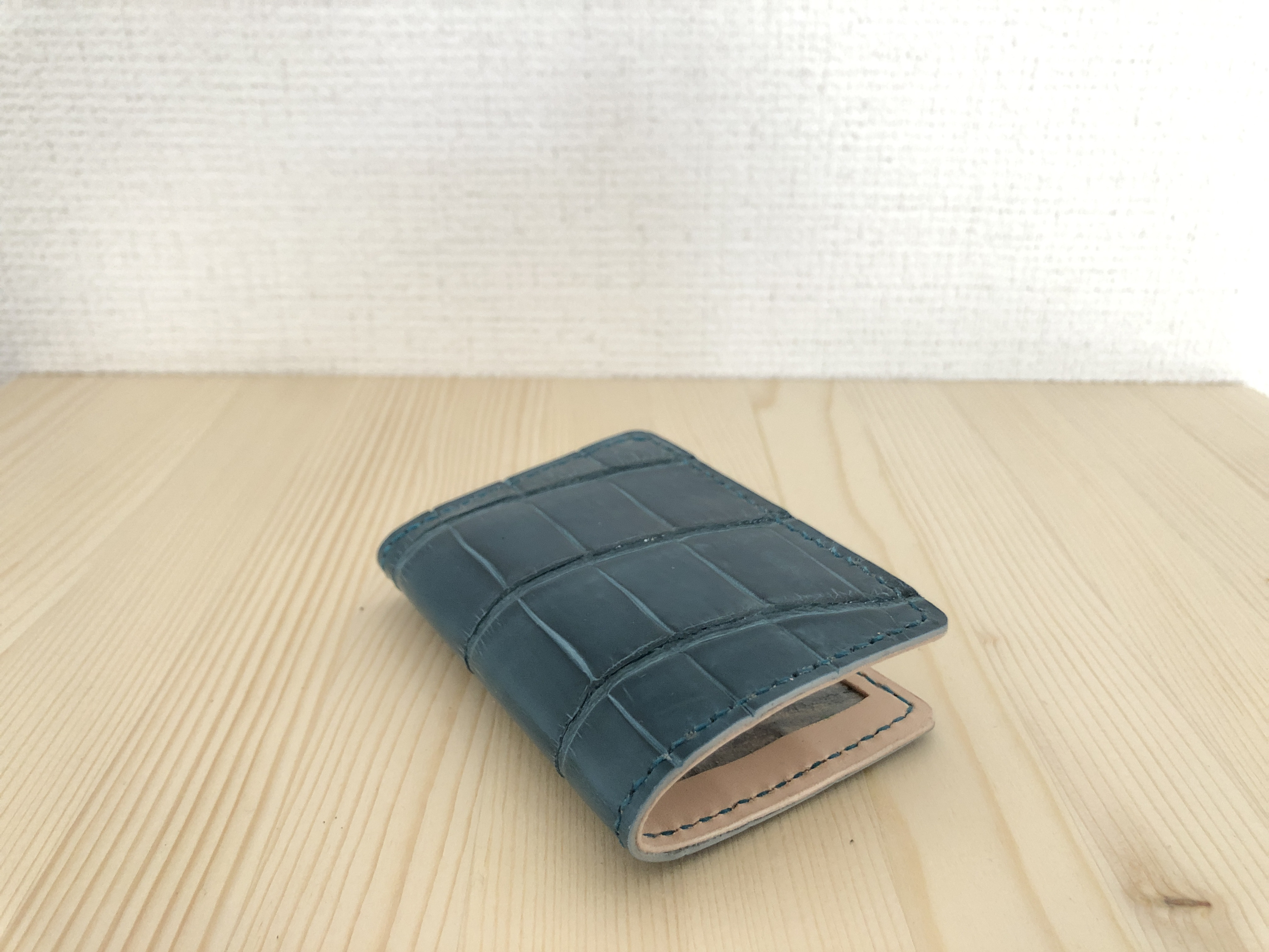 クロコダイル革　『逆に最先端をいく』カードとお札入れ