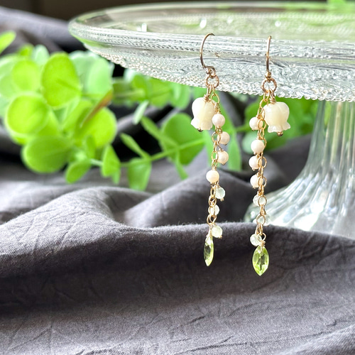 14kgf*マザーオブパールとペリドットのすずらんピアス／イヤリング