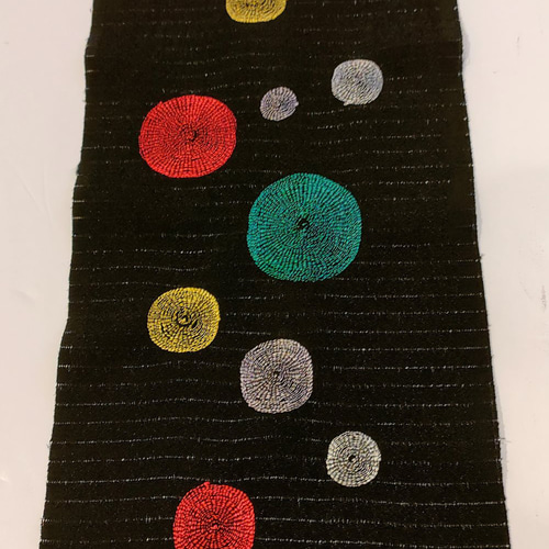 刺繍半衿 カラフルポップな渦巻水玉 絽ちりめん 黒 和装小物（帯・半襟