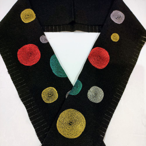 刺繍半衿 カラフルポップな渦巻水玉 絽ちりめん 黒 和装小物（帯・半襟