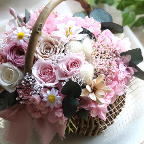 小さなフラワーバスケット♡プリザーブドフラワー　ハンドメイド雑貨　淡いピンク Antique ハンドメイド・手芸 小さなフラワーバスケット♡プリザーブド