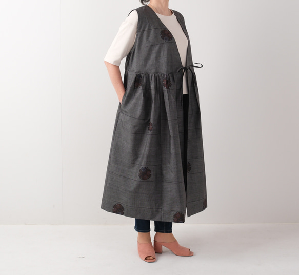 大島紬のジャンパスカート、カシュクールなので着易いです アンティーク大島紬のカシュクールジャンパースカート ジレ 緑