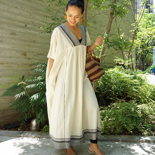 23ss 美品 雅姫さん着用 Cloth&Cross Vネックカフタンワンピース 23ss 美品 雅姫さん着用 Cloth&Cross Vネックカフタンワンピース