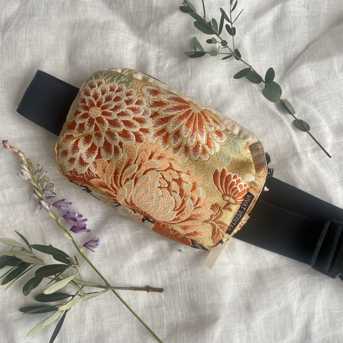 帯リメイク　ボディバッグ　花A　着物メイク 着物リメイク バッグ【帯から作ったボディバッグ（中）金茶地