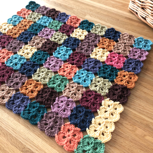 モチーフつなぎのインテリアマット かごカバー マルチカバー ドイリー