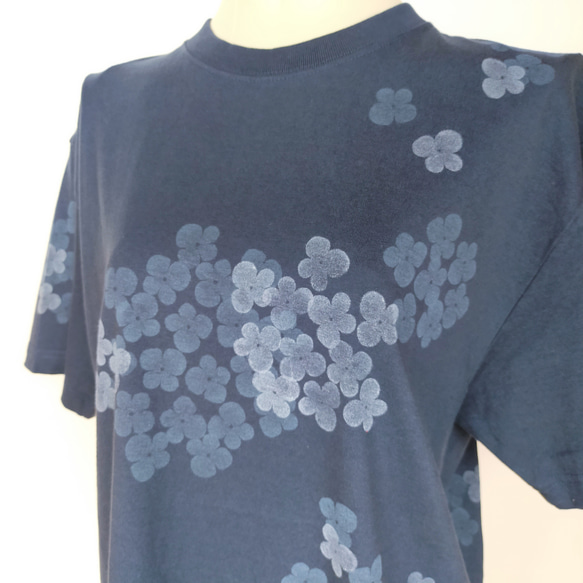 ユニセックスS/M/L・スタンプアートワークTシャツ『いちごいち衣』あじさい 1枚目の画像