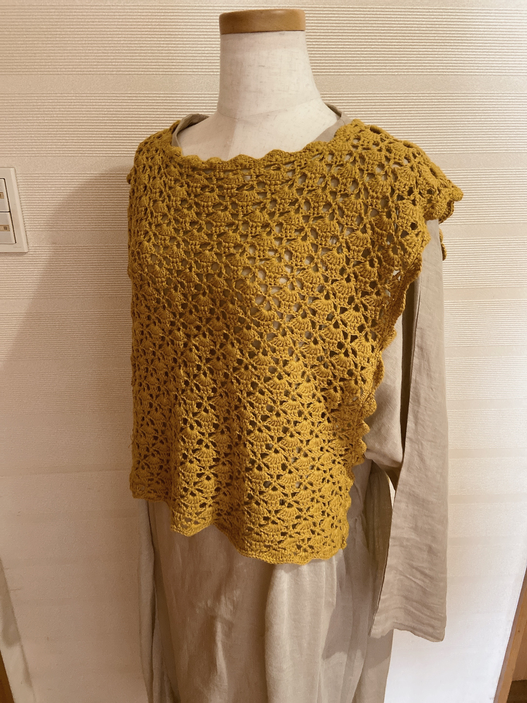 【送料無料】サイドオープンのスクエアベスト（辛子）