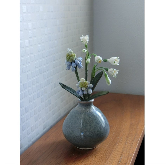 ✿【 粘土置物】「春の色々一輪挿し」桜・ムスカリ・水仙・スノーフレークの４種セット No.9 ／ 花瓶付き 5枚目の画像