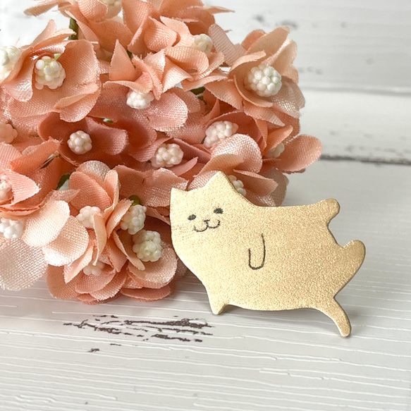 ごろ寝の猫ちゃん 真鍮 ブローチ ねこ かわいい ブローチ neko 