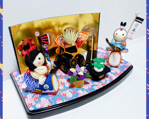 端午の節句・五月人形】鯉に乗った金太郎と桃太郎 兜・弓・刀