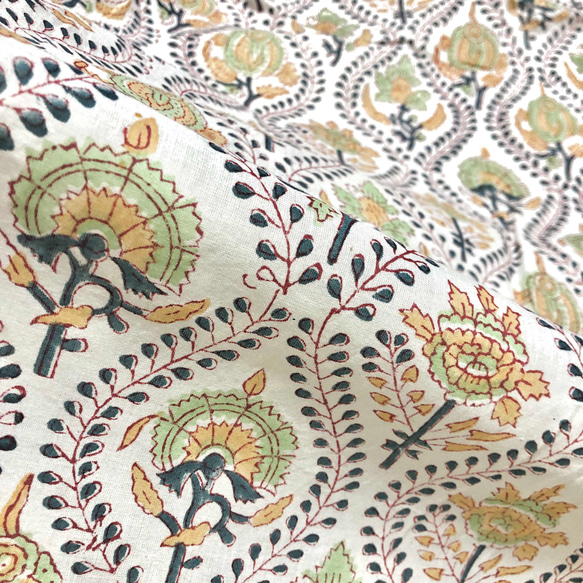 [50cm單位]白色深黃綠色花朵印度手工塊印花織物紡織棉 第5張的照片