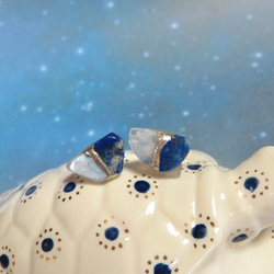 月灯りの夜＊Moon stone×Lapis Lazuli＊銀継ぎピアス／M size 1枚目の画像