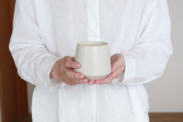 【お茶やコーヒー、スープにも】山淳製陶所さんのつくる富士山型湯呑み・白・200cc 6枚目の画像