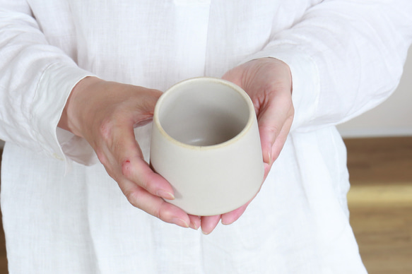 【お茶やコーヒー、スープにも】山淳製陶所さんのつくる富士山型湯呑み・白・200cc 8枚目の画像