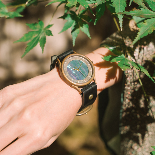 伝統工芸品 螺鈿(らでん)黒で作るハンドメイドウォッチ バー