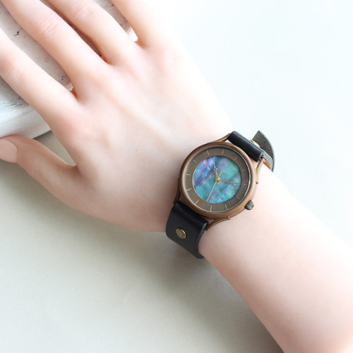 伝統工芸品 螺鈿(らでん)黒で作るハンドメイドウォッチ バー