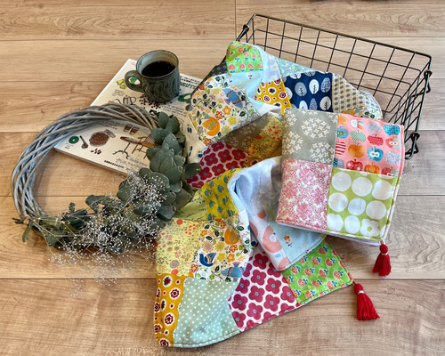 パッチワーク風ブランケット タッセルレッド 雑貨・その他 chomi 通販