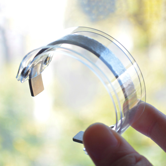 透明ワイドバングル PVC×アルミニウム槌目 3枚目の画像