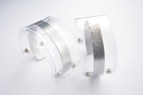 透明ワイドバングル PVC×アルミニウム槌目 9枚目の画像